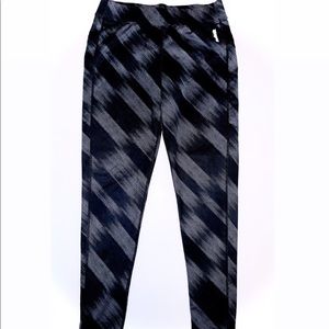 REEBOK PATTERNED LEGGINGS